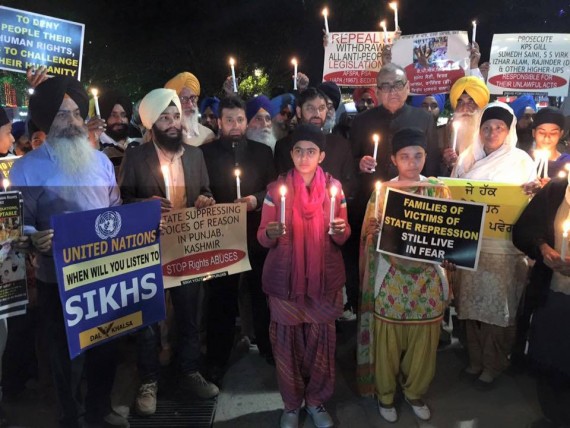 ਸੈਕਟਰ 17 ਮਾਰਕੀਟ ਵਿੱਚ ਮੋਮਬੱਤੀਆਂ ਜਗਾ ਕੇ ਜੁਲਮ ਦਾ ਸ਼ਿਕਾਰ ਹੋਏ ਲੋਕਾਂ ਨੂੰ ਯਾਦ ਕੀਤਾ ਗਿਆ