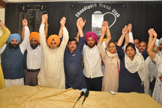 ਆਪ ਆਗੂ, ਚੰਡੀਗੜ੍ਹ ਪ੍ਰੈਸ ਕਲੱਬ ਵਿਖੇ (7 ਜੂਨ, 2016)
