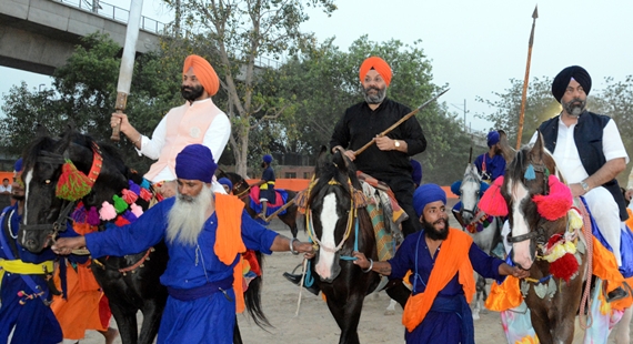 ਦਿੱਲੀ ਕਮੇਟੀ ਦੇ ਪ੍ਰਧਾਨ ਮਨਜੀਤ ਸਿੰਘ ਜੀ.ਕੇ. ਅਤੇ ਸੁਖਬੀਰ ਬਾਦਲ ਦੇ ਸਲਾਹਕਾਰ ਮਨਜਿੰਦਰ ਸਿੰਘ ਸਿਰਸਾ ਖ਼ਾਲਸਾਈ ਖੇਡਾਂ ਦੌਰਾਨ