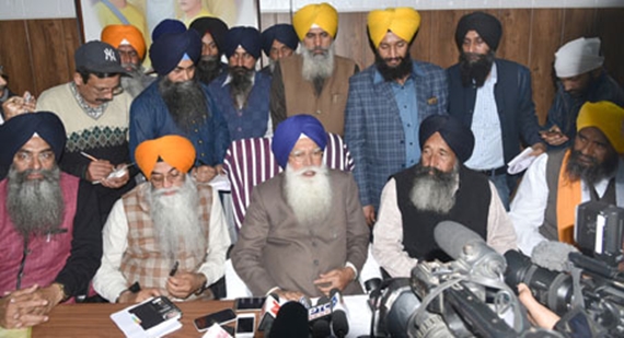 ਮੀਡੀਆ ਨਾਲ ਗੱਲ ਕਰਦੇ ਹੋਏ ਸ਼੍ਰੋਮਣੀ ਗੁਰਦੁਆਰਾ ਪ੍ਰਬੰਧਕ ਕਮੇਟੀ ਦੇ ਪ੍ਰਧਾਨ ਪ੍ਰੋਫੈਸਰ ਕਿਰਪਾਲ ਸਿੰਘ ਬਡੂੰਗਰ