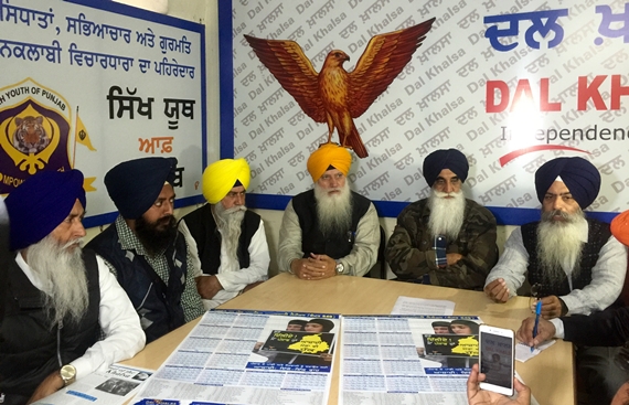 ਦਲ ਖ਼ਾਲਸਾ ਵਲੋਂ ਕੀਤੀ ਗਈ ਪ੍ਰੈਸ ਕਾਨਫਰੰਸ ਵਿੱਚ ਆਗੂ ਮੀਡੀਆ ਨਾਲ ਗੱਲ ਕਰਦੇ ਹੋਏ
