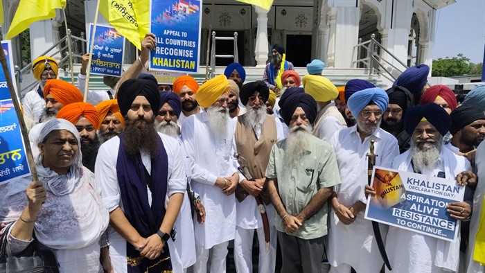 Simranjit Singh Mann, Kanwarpal Singh, Bhai Narien Singh and Paramjit Singh Mand with others at Sri Amritsar on 29 April 2026