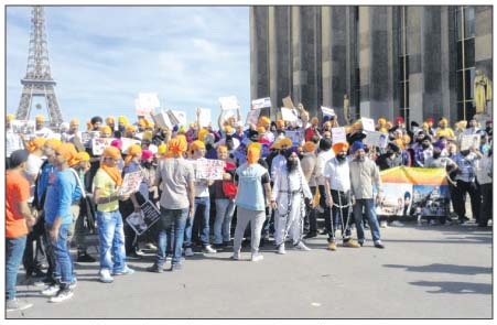 ਬਾਪੂ ਸੂਰਤ ਸਿੰਘ ਦੀ ਹਮਾਇਤ ਵਿੱਚ ਪੈਰਿਸ ਵਿੱਚ ਹਇਆ ਰੋਹ ਭਰਪੂਰ ਰੋਸ ਮੁਜ਼ਾਹਰਾ