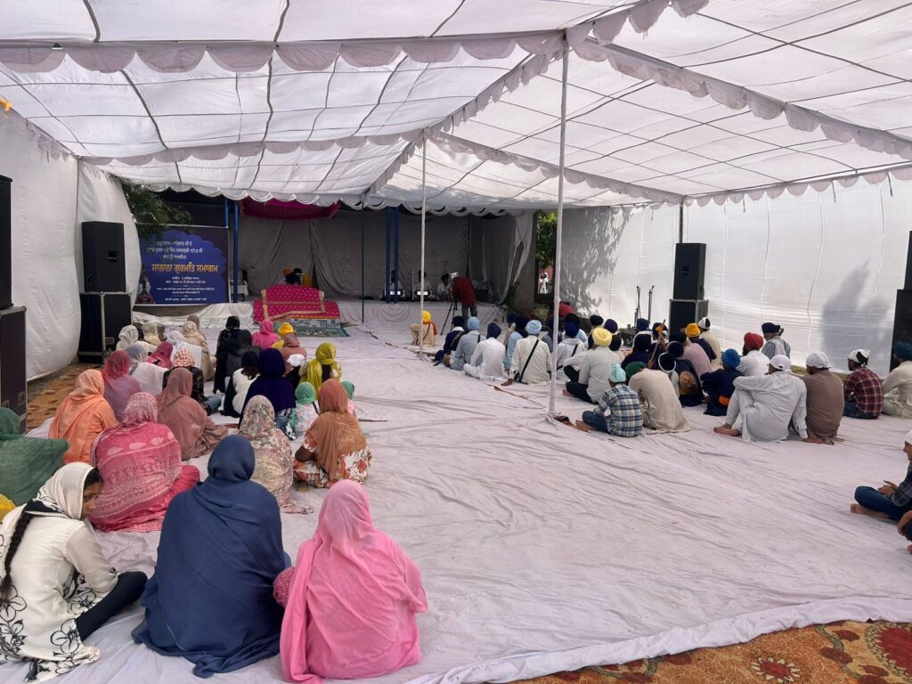 Gathering During Releasing of Book JaanBaz Rakha on Gurmat Samagam